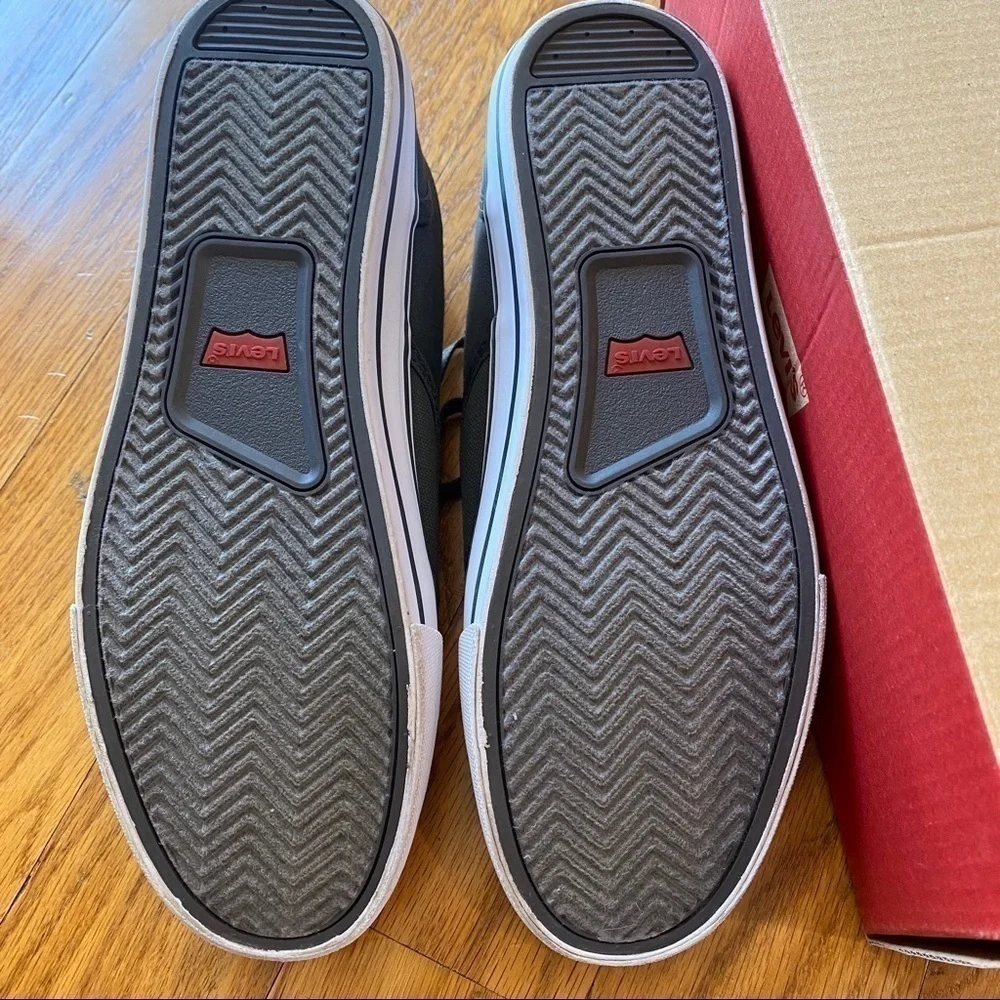 NWT men’s Levi’s Ethan 2 charcoal grey casual denim lace up sneaker size 7.5